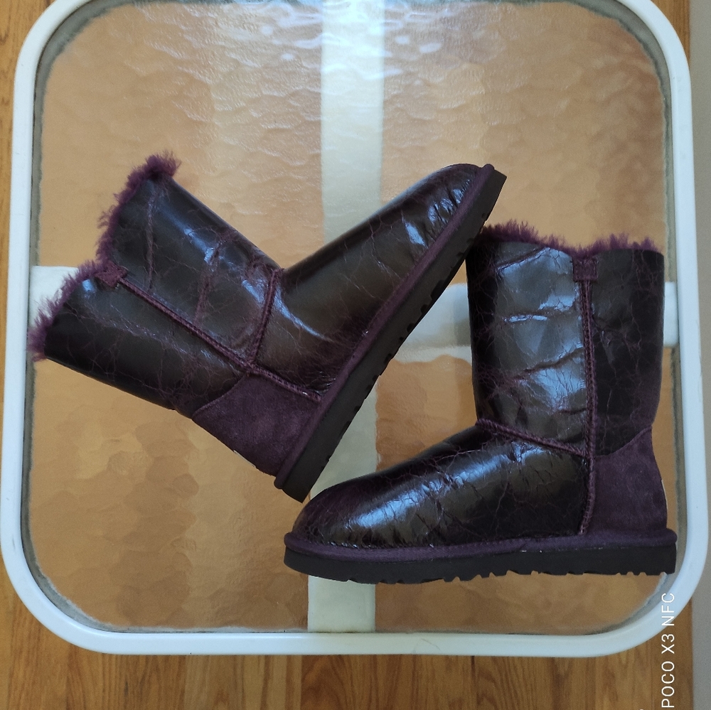 New Without Box Ugg Krinkle Bailey Button Sheepsk… - image 6